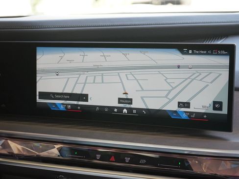 Used 2026 BMW 740i RWD image 9