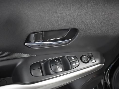 Used 2020 Nissan Kicks SV FWD image 16