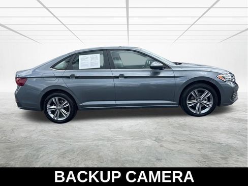Used 2024 Volkswagen Jetta SE image 4