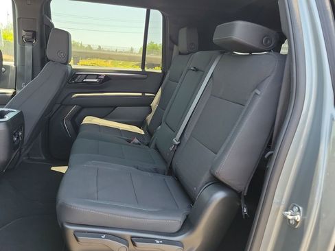 Used 2026 Chevrolet Suburban LS RWD image 24