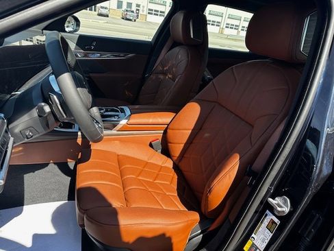 New 2024 BMW i7 xDrive60 image 12