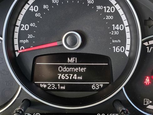 Used 2014 Volkswagen Beetle TDI image 17