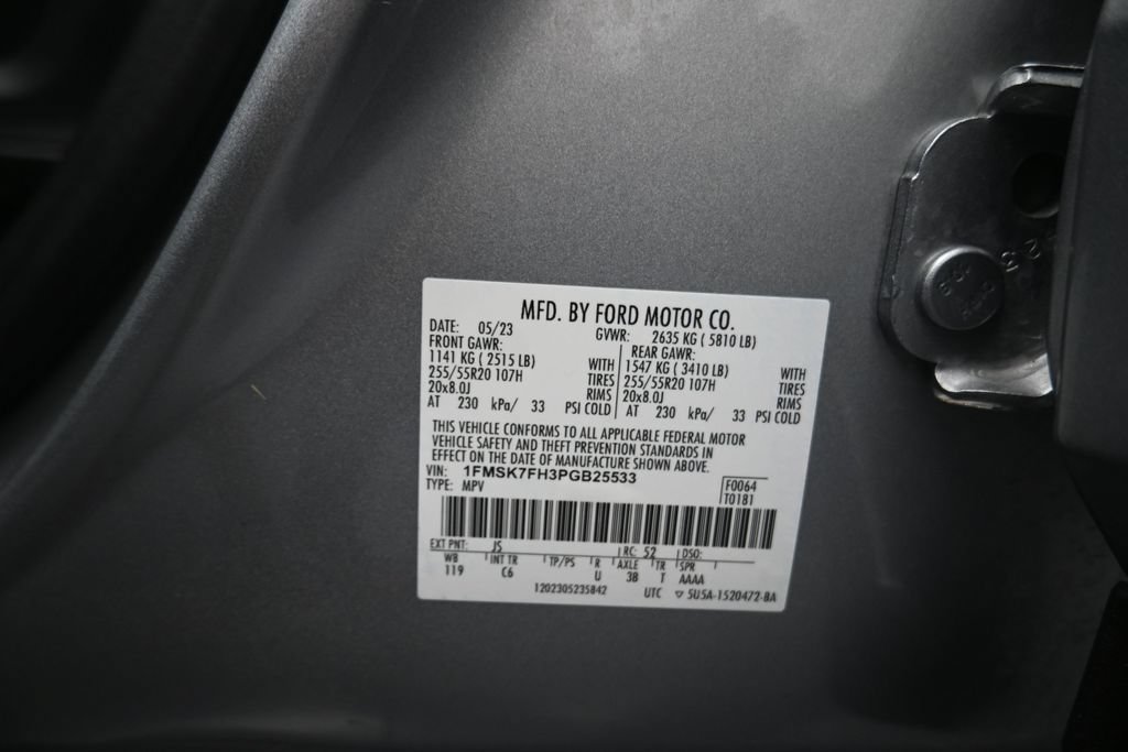 Used 2023 Ford Explorer Limited w/ Limited Technology Package RWD image 8