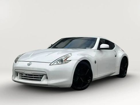 Used 2009 Nissan 370Z Touring RWD image 14