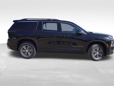 New 2025 Chevrolet Traverse LT image 2