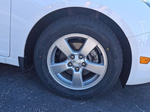 Used 2016 Chevrolet Cruze LT FWD image 3