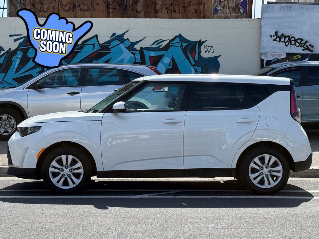 Used 2023 Kia Soul LX FWD image 2