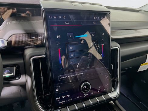 New 2026 GMC Yukon Elevation image 14