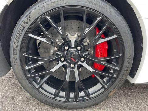 Used 2018 Chevrolet Corvette Z06 RWD image 12