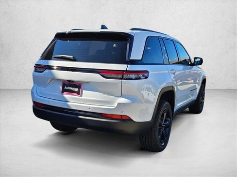 New 2025 Jeep Grand Cherokee Altitude image 2