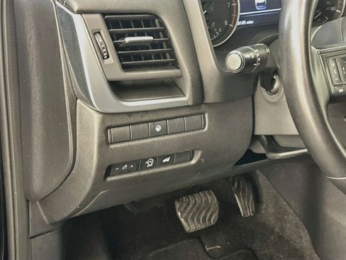 Used 2025 Nissan Rogue SV AWD/4WD image 17