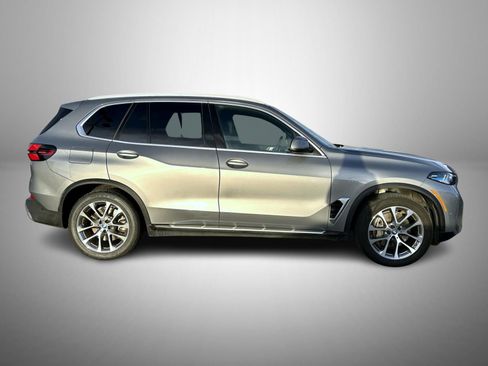 Used 2025 BMW X5 xDrive50e image 4