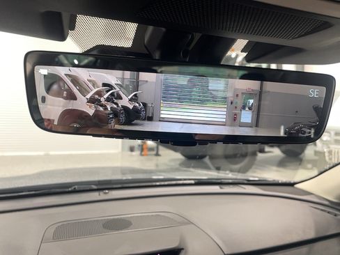 Used 2025 Subaru Outback Touring AWD/4WD image 16