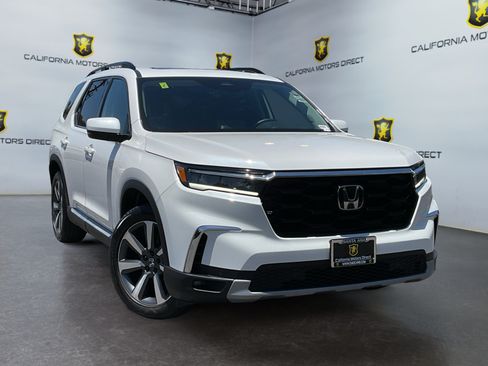 Used 2025 Honda Pilot Touring image 3