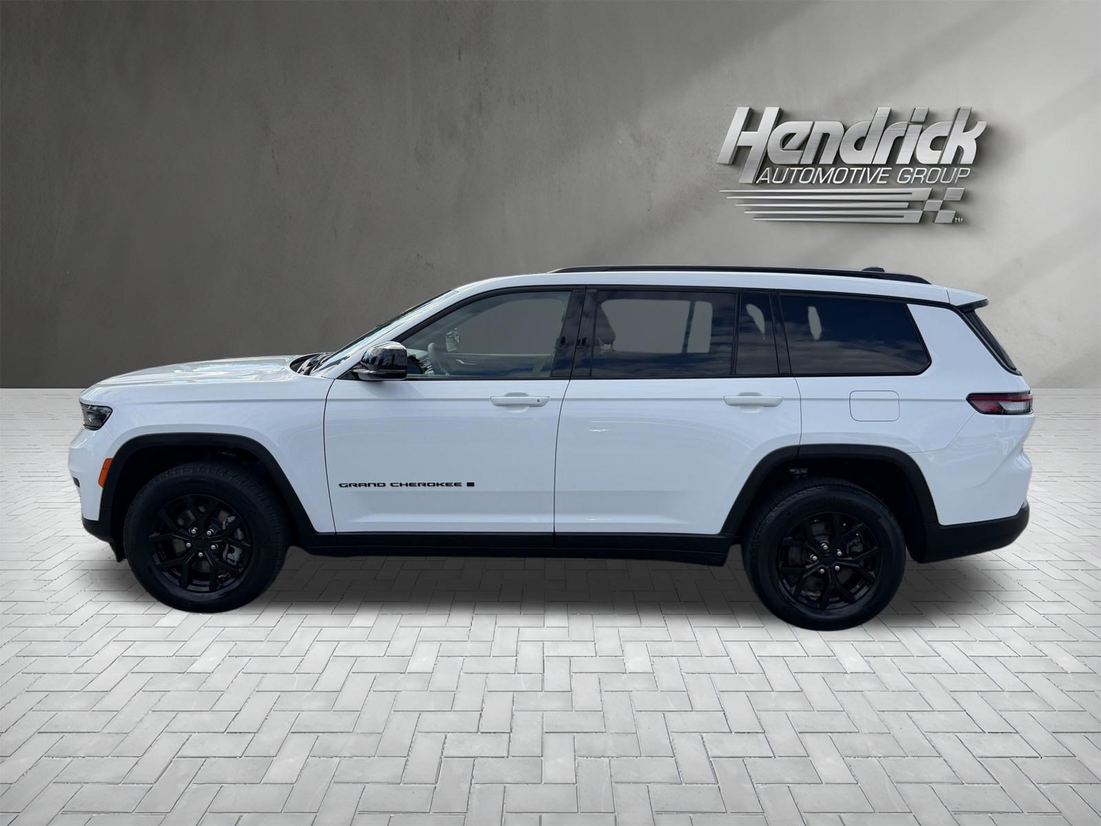 Used 2025 Jeep Grand Cherokee L Altitude AWD/4WD image 7