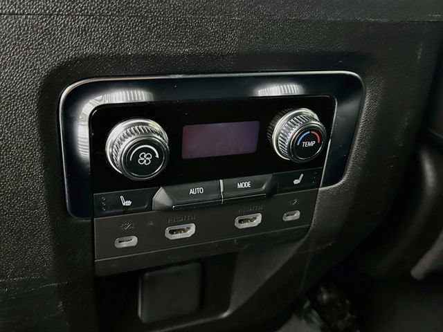 Used 2024 GMC Yukon SLT w/ SLT Luxury Package AWD/4WD image 28