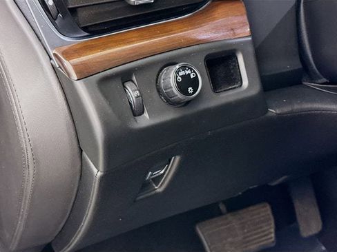 Used 2019 Cadillac Escalade Premium Luxury image 10