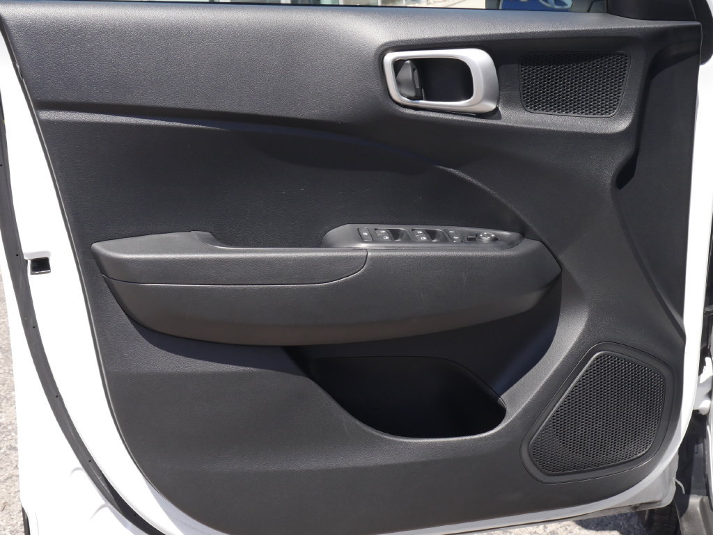Used 2025 Hyundai Venue SEL FWD image 28