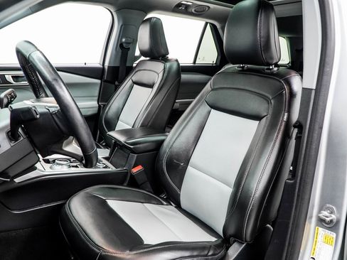 Used 2022 Ford Explorer XLT w/ Equipment Group 202A image 36