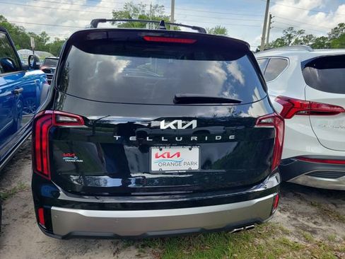 Used 2025 Kia Telluride S FWD image 8