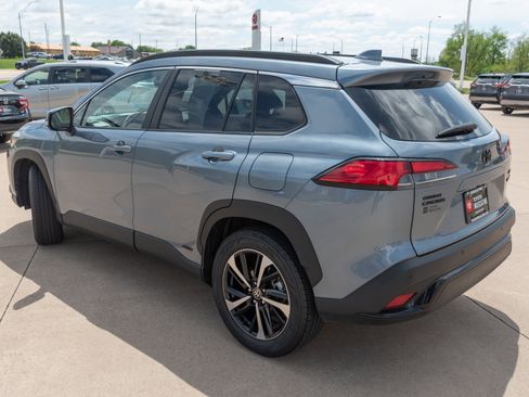 Used 2024 Toyota Corolla Cross AWD Hybrid w/ Convenience Package image 18