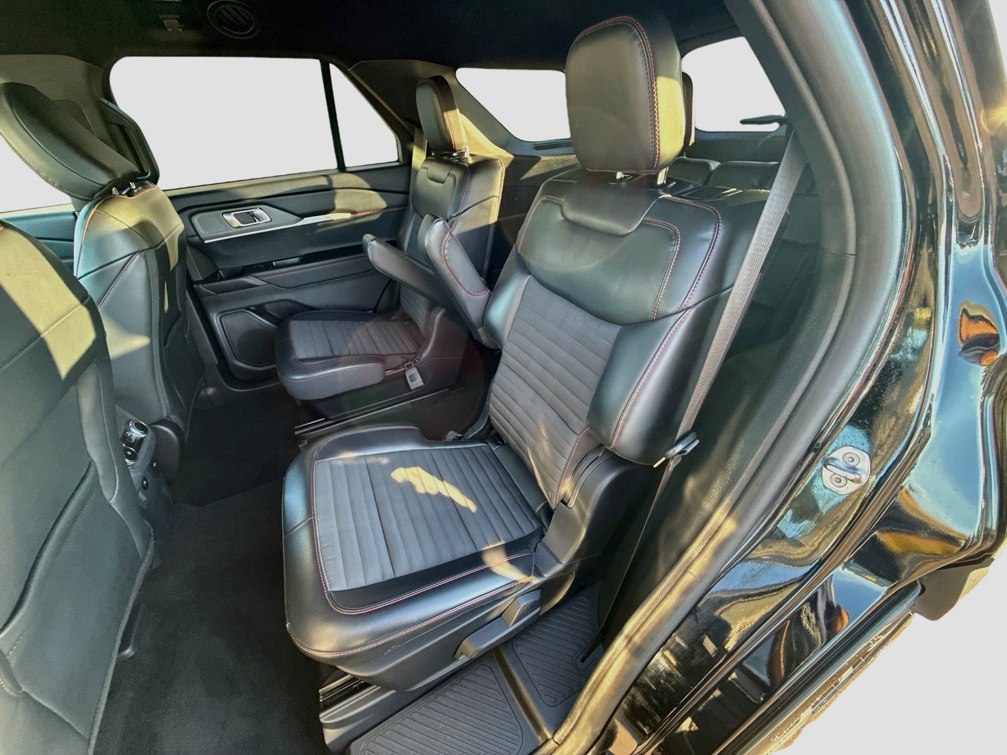 Used 2025 Ford Explorer ST-Line AWD/4WD image 29