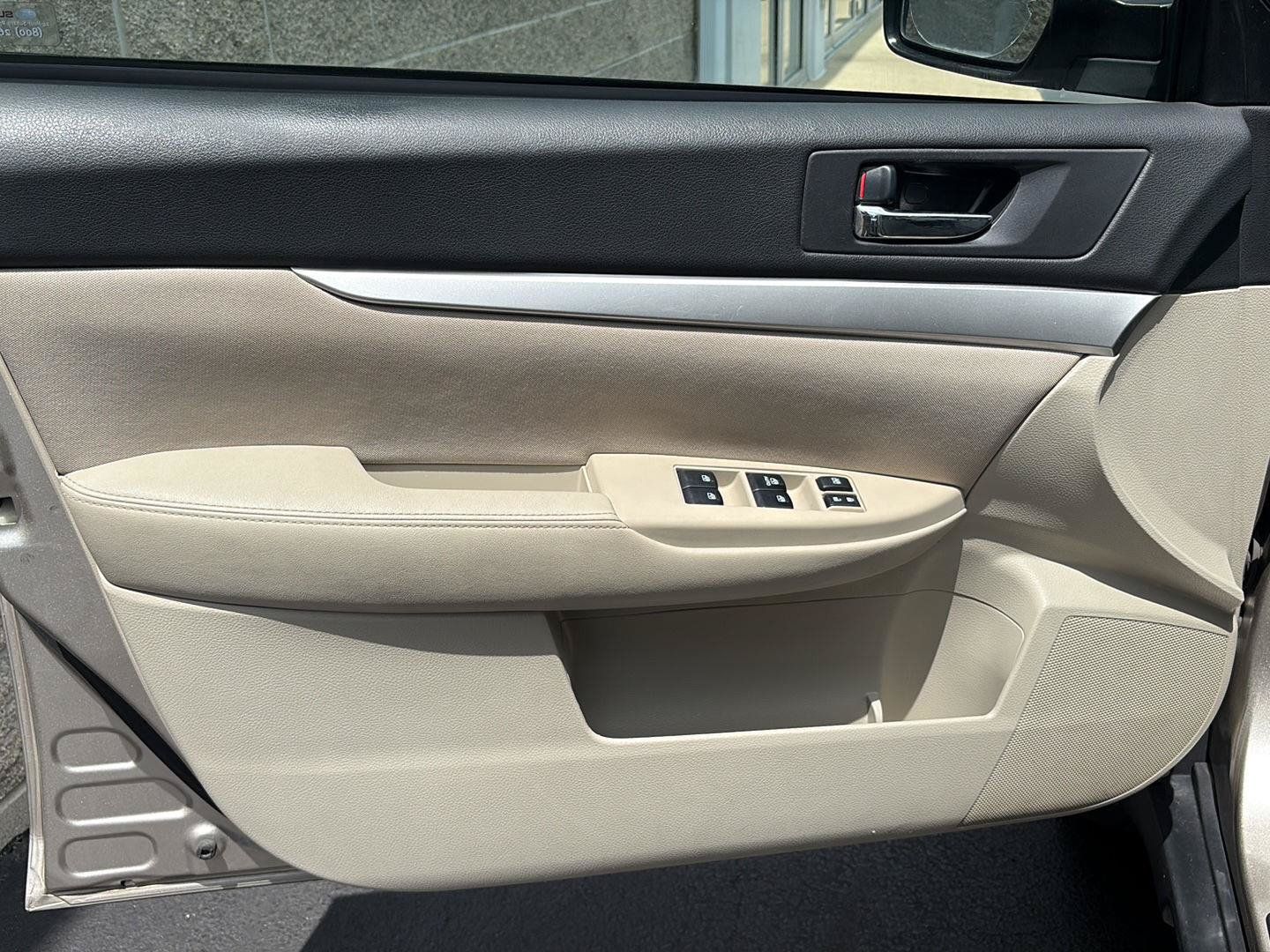 Used 2014 Subaru Outback 2.5i Premium w/ Moonroof Package AWD/4WD image 4