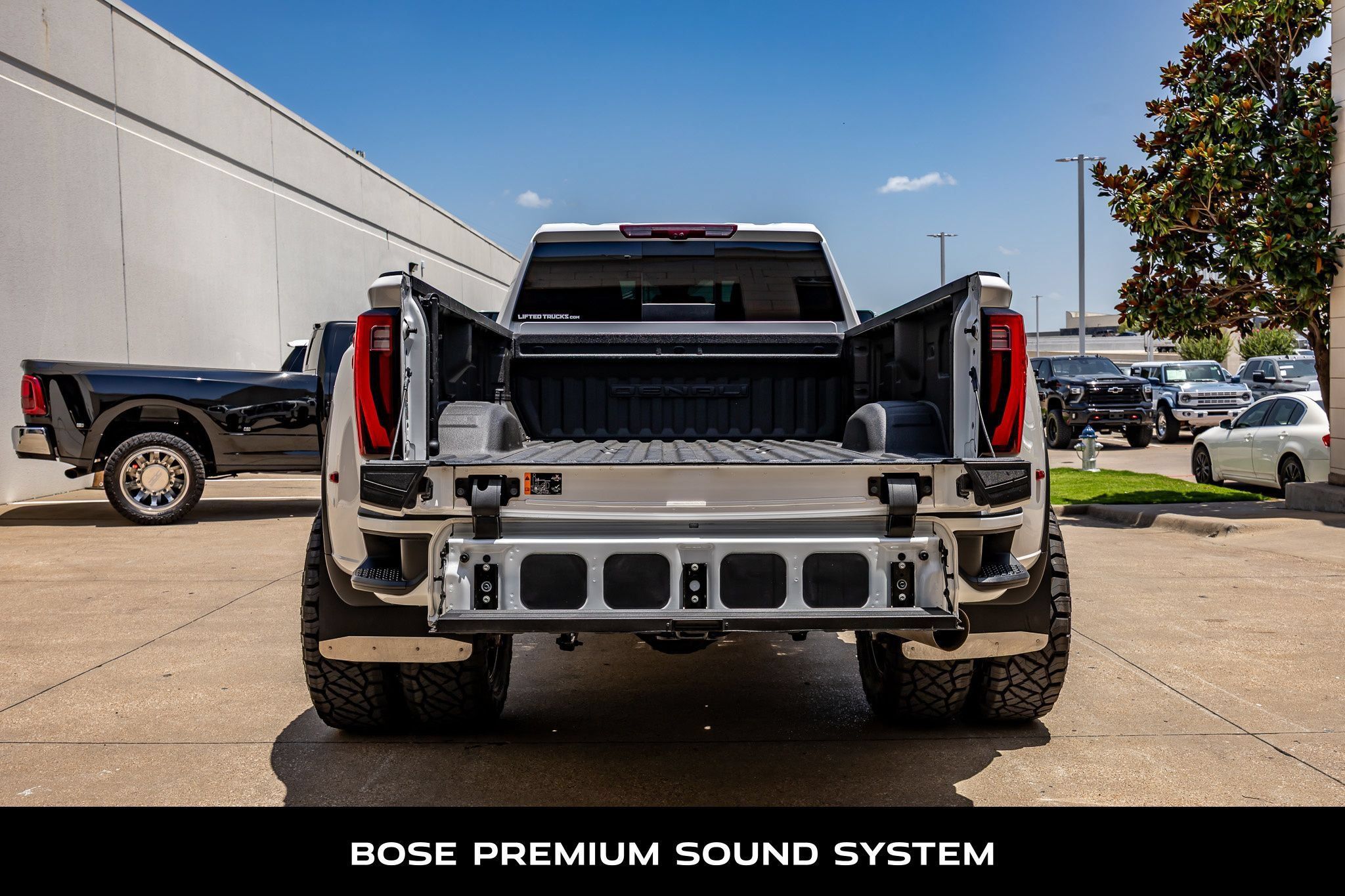 Used 2024 GMC Sierra 3500 Denali w/ Technology Package AWD/4WD image 9