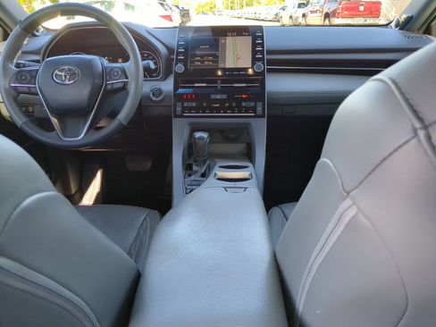 Used 2019 Toyota Avalon Limited image 14