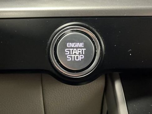 Used 2024 Kia Carnival LX FWD image 34