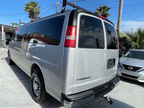 Used 2017 Chevrolet Express 3500 LT w/ LT Preferred Equipment Group RWD image 24