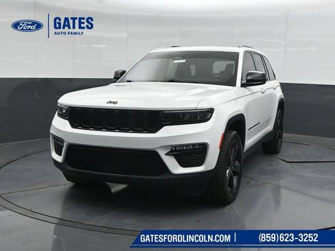 Used 2023 Jeep Grand Cherokee Limited w/ Black Appearance Package AWD/4WD image 5