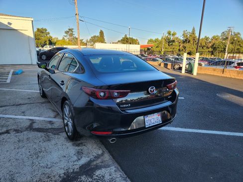Used 2022 MAZDA MAZDA3 s FWD image 3