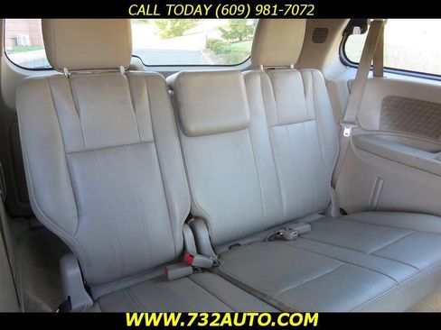 Used 2014 Chrysler Town & Country Touring FWD image 11