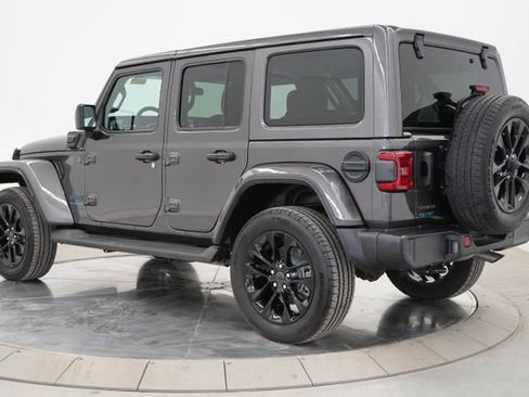 Used 2025 Jeep Wrangler Unlimited Sahara image 5