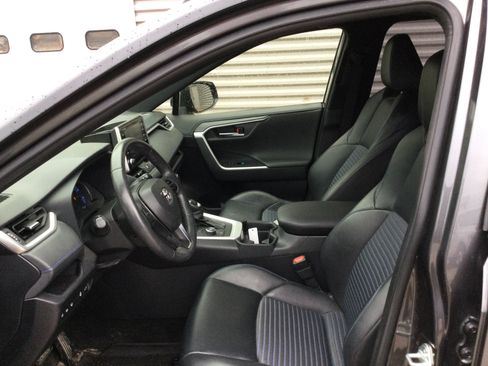 Used 2020 Toyota RAV4 XSE w/ Protection Package AWD/4WD image 8