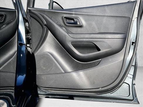 Used 2020 Chevrolet Trax LS image 19