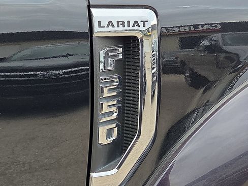 Used 2019 Ford F250 Lariat w/ Lariat Ultimate Package AWD/4WD image 9