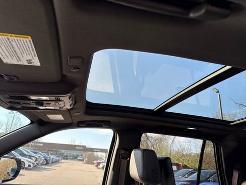 Used 2021 GMC Yukon Denali w/ Denali Premium Package AWD/4WD image 13