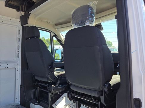 Used 2025 RAM ProMaster 2500 w/ Storage Group image 8