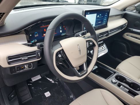 New 2026 Lincoln Corsair Premiere image 13