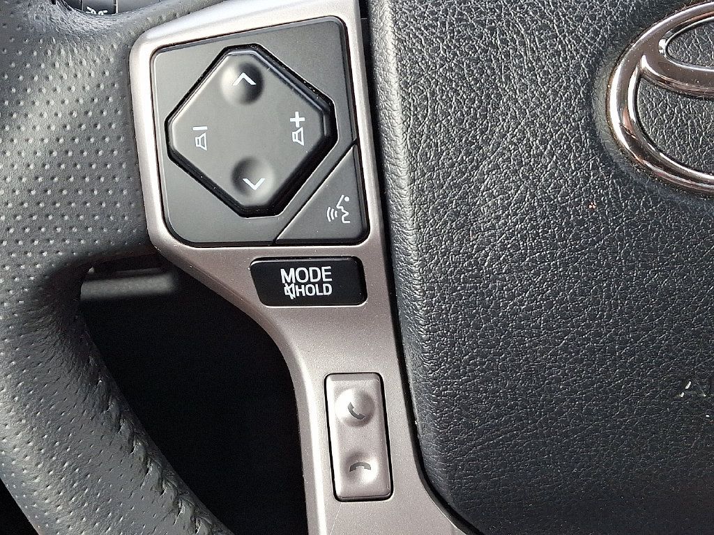 Used 2021 Toyota 4Runner Limited AWD/4WD image 22