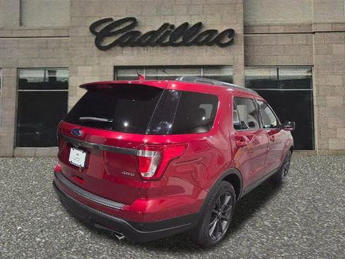 Used 2018 Ford Explorer XLT w/ Equipment Group 202A image 5
