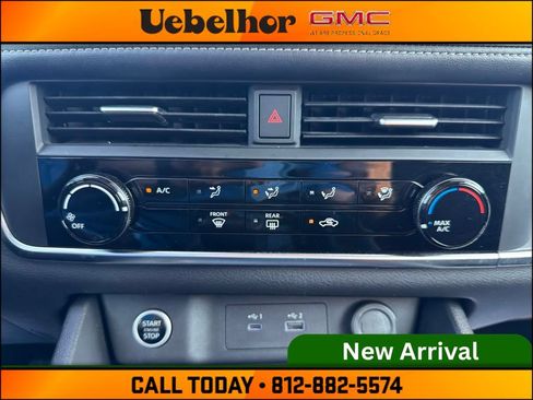 Used 2023 Nissan Rogue S AWD/4WD image 24