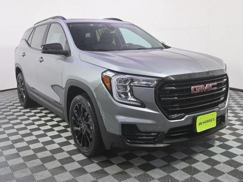 Used 2023 GMC Terrain SLE w/ Driver Convenience Package AWD/4WD image 9