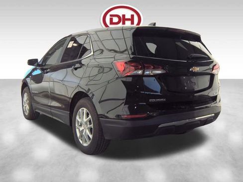 Used 2024 Chevrolet Equinox LT image 2