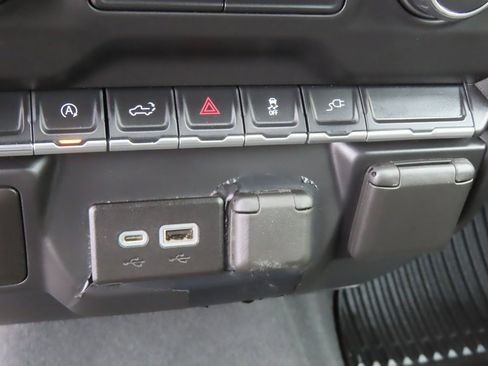 Used 2021 Chevrolet Silverado 1500 Custom image 6