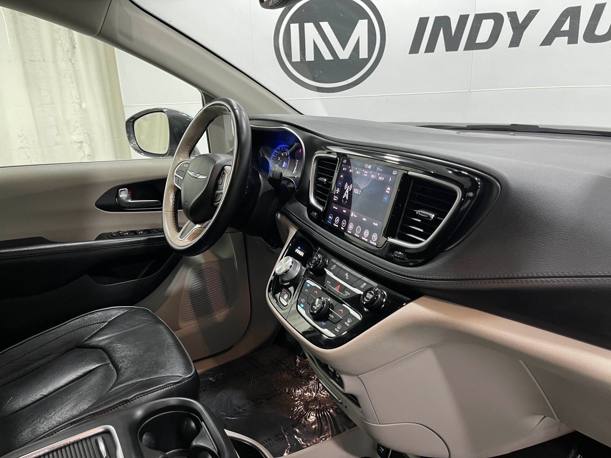 Used 2020 Chrysler Pacifica Limited FWD image 19