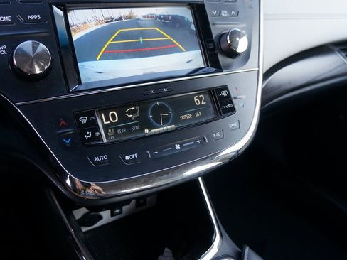 Used 2016 Toyota Avalon Limited image 26