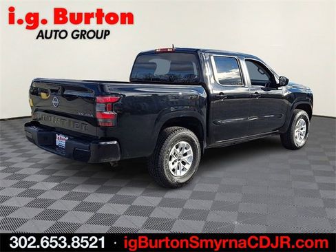 Used 2024 Nissan Frontier SV image 6